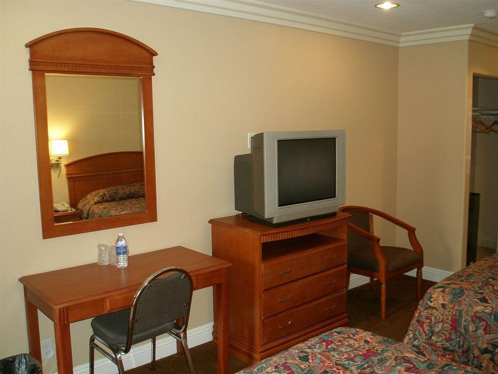 Hyland Inn Brea Quarto foto